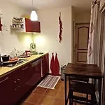 L'escale - Private Bed, Shower & Kitchen