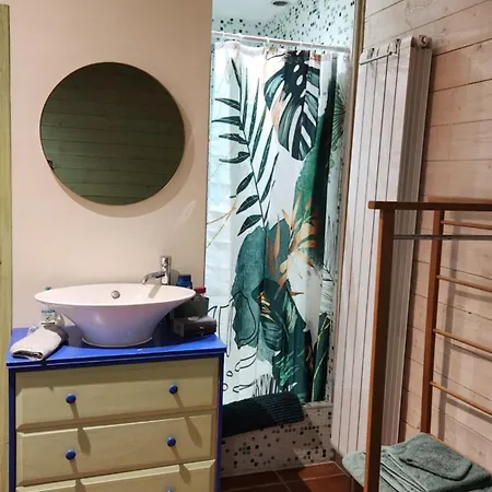 L'escale - Private Bed, Shower Room&kitchen Privatunterkunft