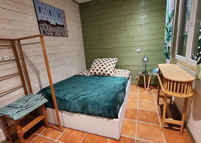 Pansiyon L'escale - Private Bed, Shower & Kitchen Blagnac