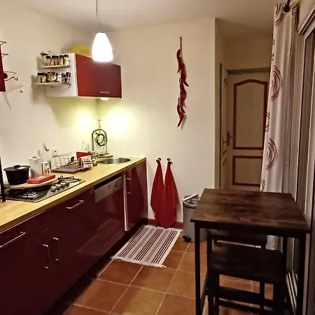 L'escale - Private Bed, Shower & Kitchen