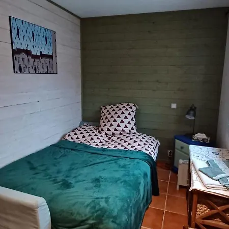 L'escale - Private Bed, Shower & Kitchen Homestay *
